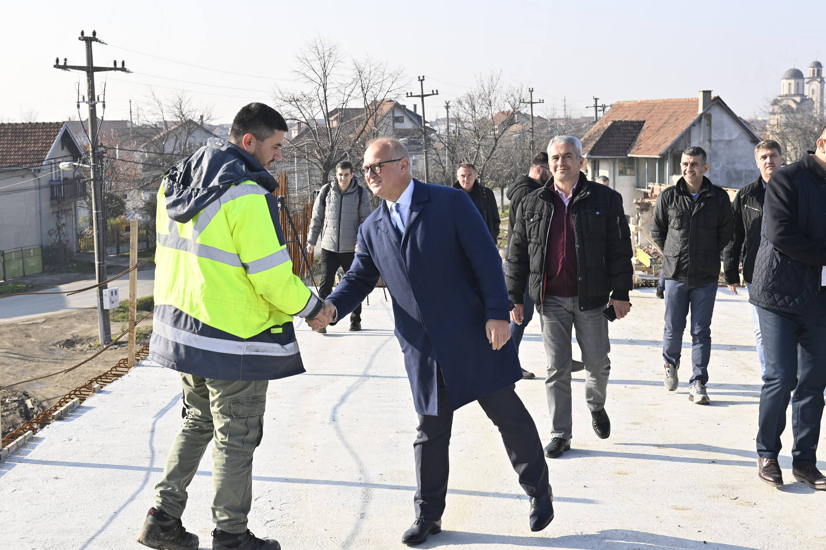 Весић: Изградња надвожњака омогућиће већи комфор становника Батајнице