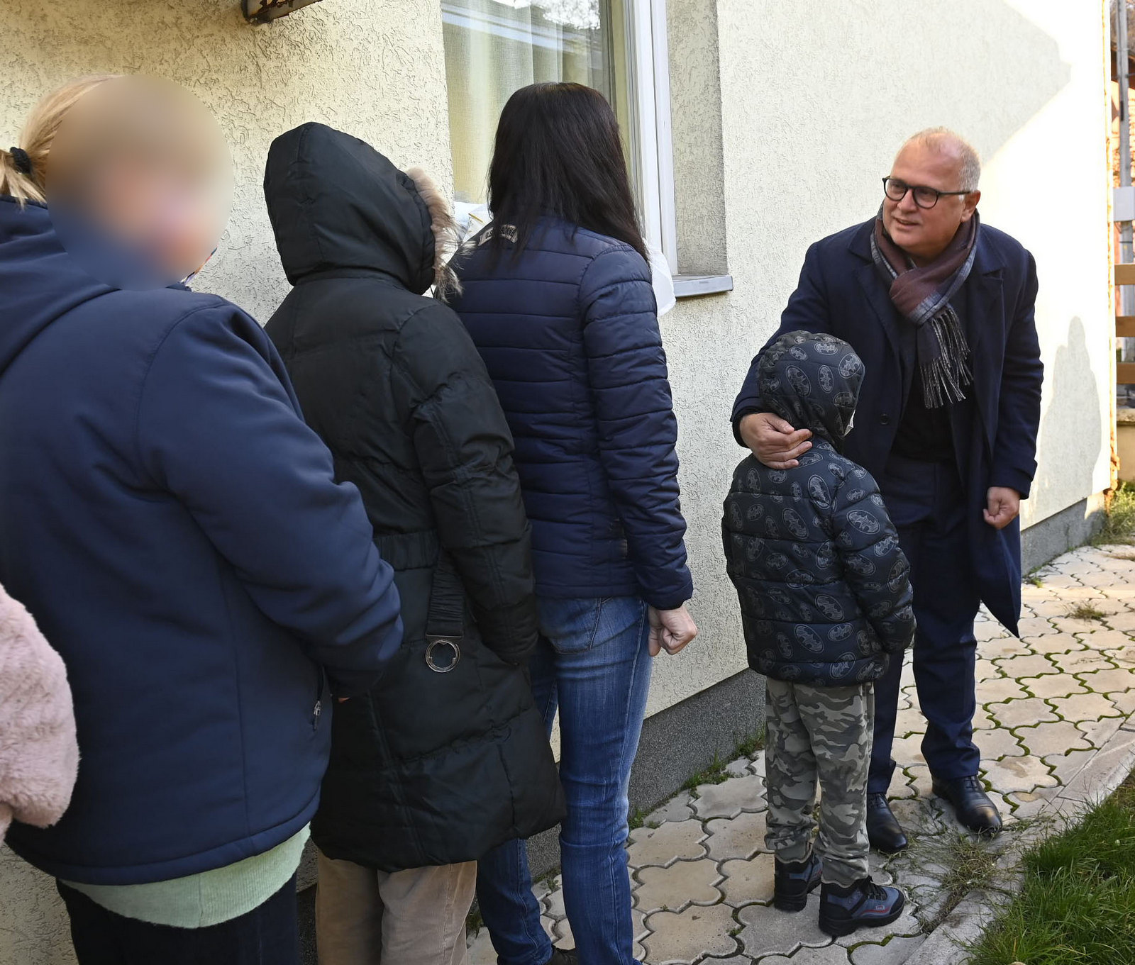 Горан Весић на Међународни дан борбе против насиља над женама посетио Сигурну кућу