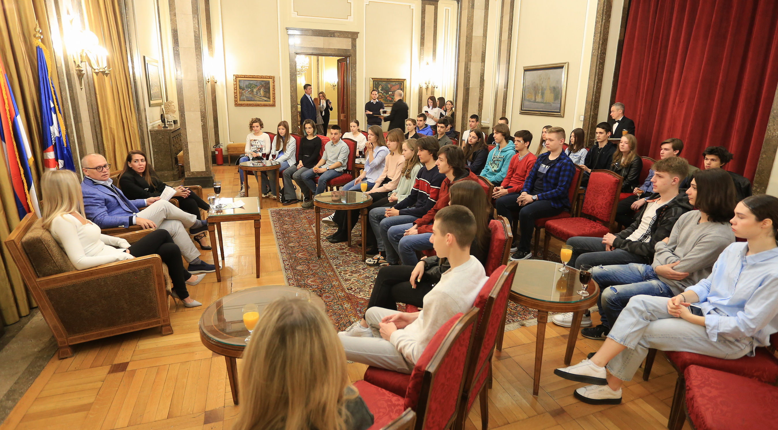 Vesić: Grad obezbedio dodatna sredstva kako bi svih pedesetoro talentovane dece dobilo stipendiju