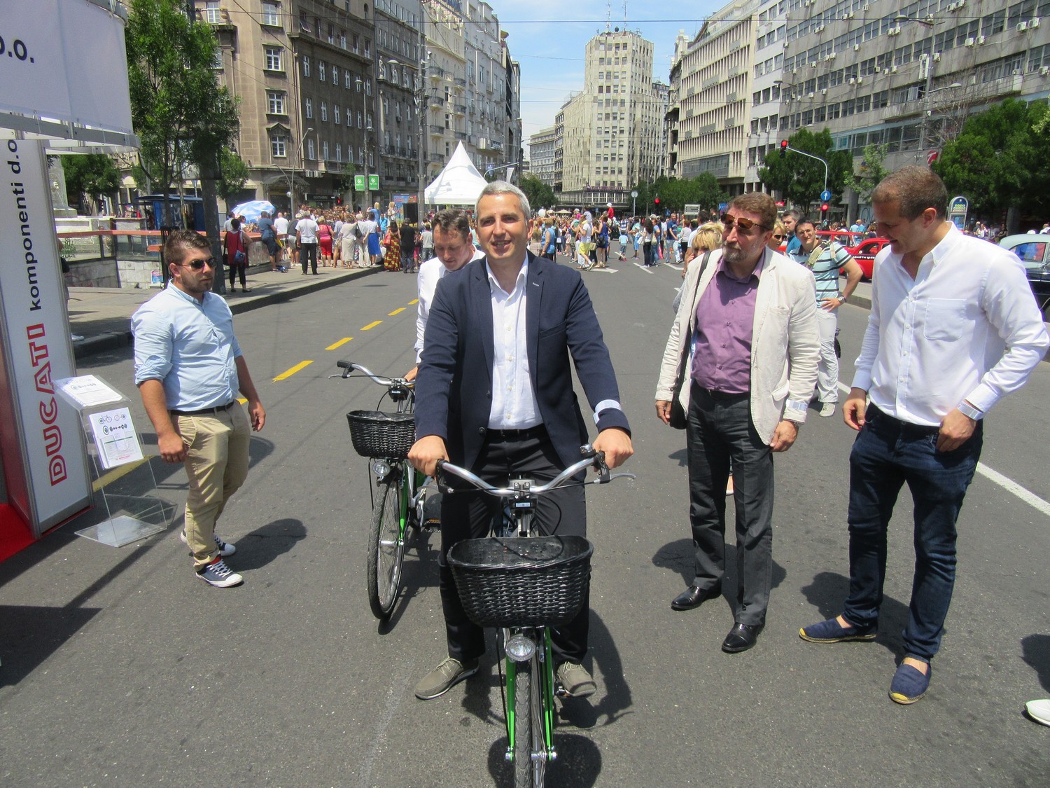 Mladenović: Kompanija „Dukati komponenti“ donirala Beogradu dva električna bicikla