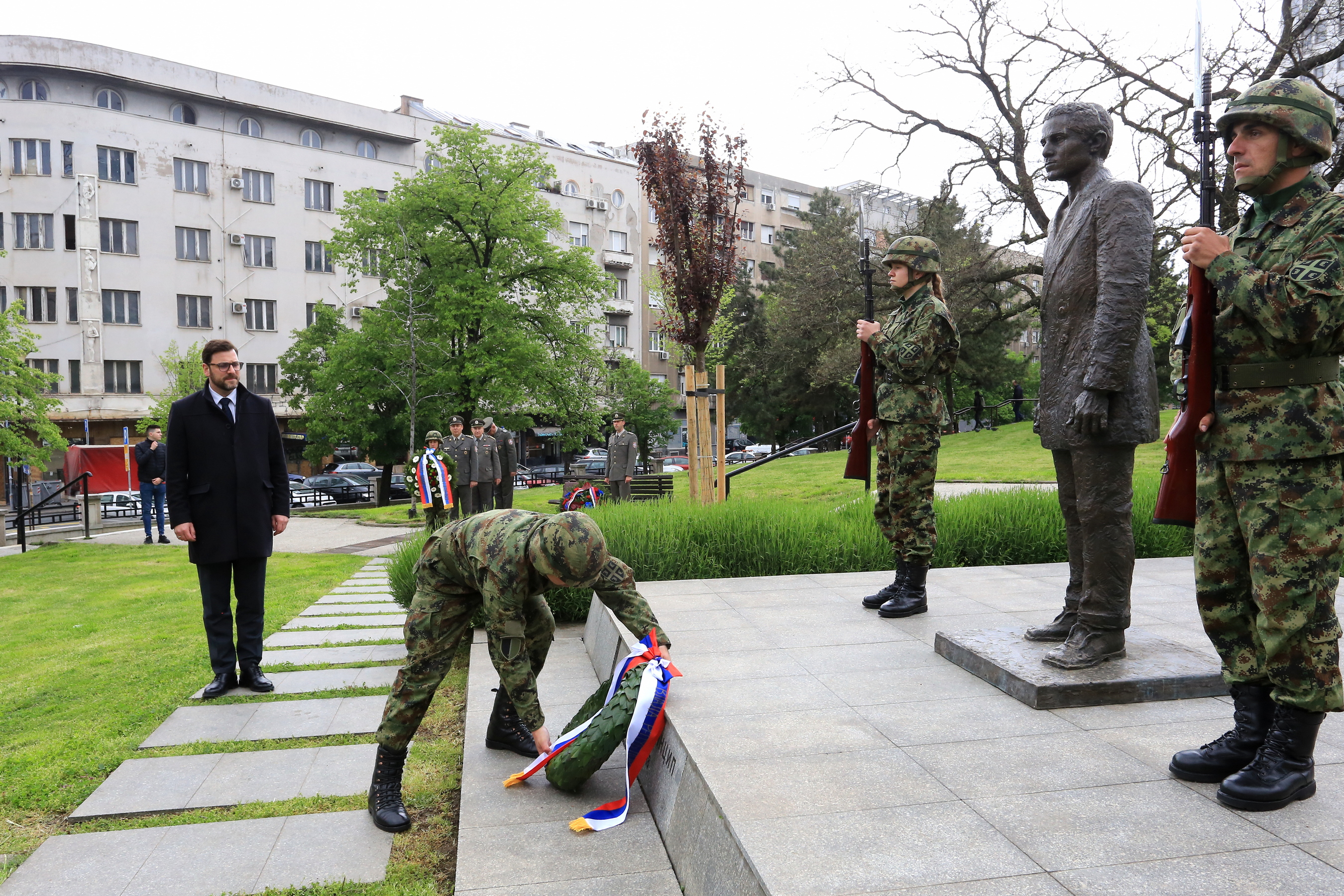 Vesić položio venac na spomenik Gavrilu Principu